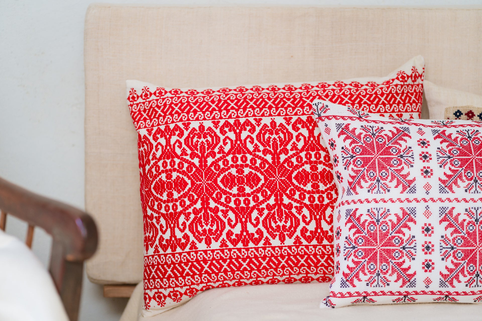 Pillow: Embroidered handwoven antique Hungarian hemp - P500