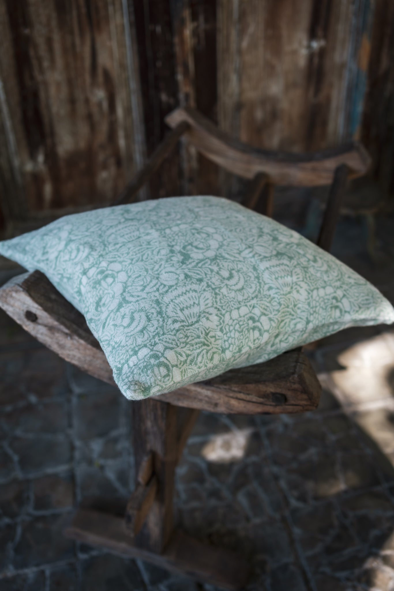 Pillow: Hand block printed linen, Heritage print - P449