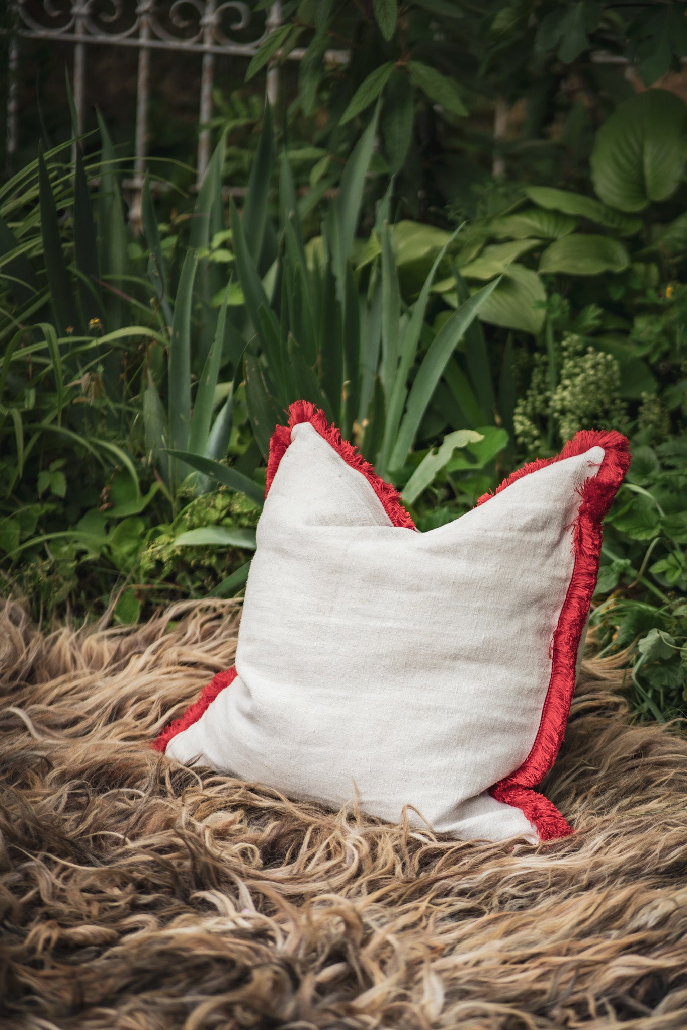 Pillow: Handwoven antique Hungarian hemp - P360