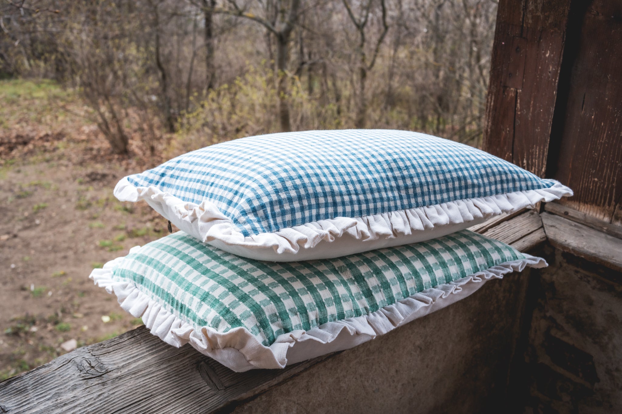 Pillow: Antique handwoven decorative pillow with flair, Bulgarian cotton - P403