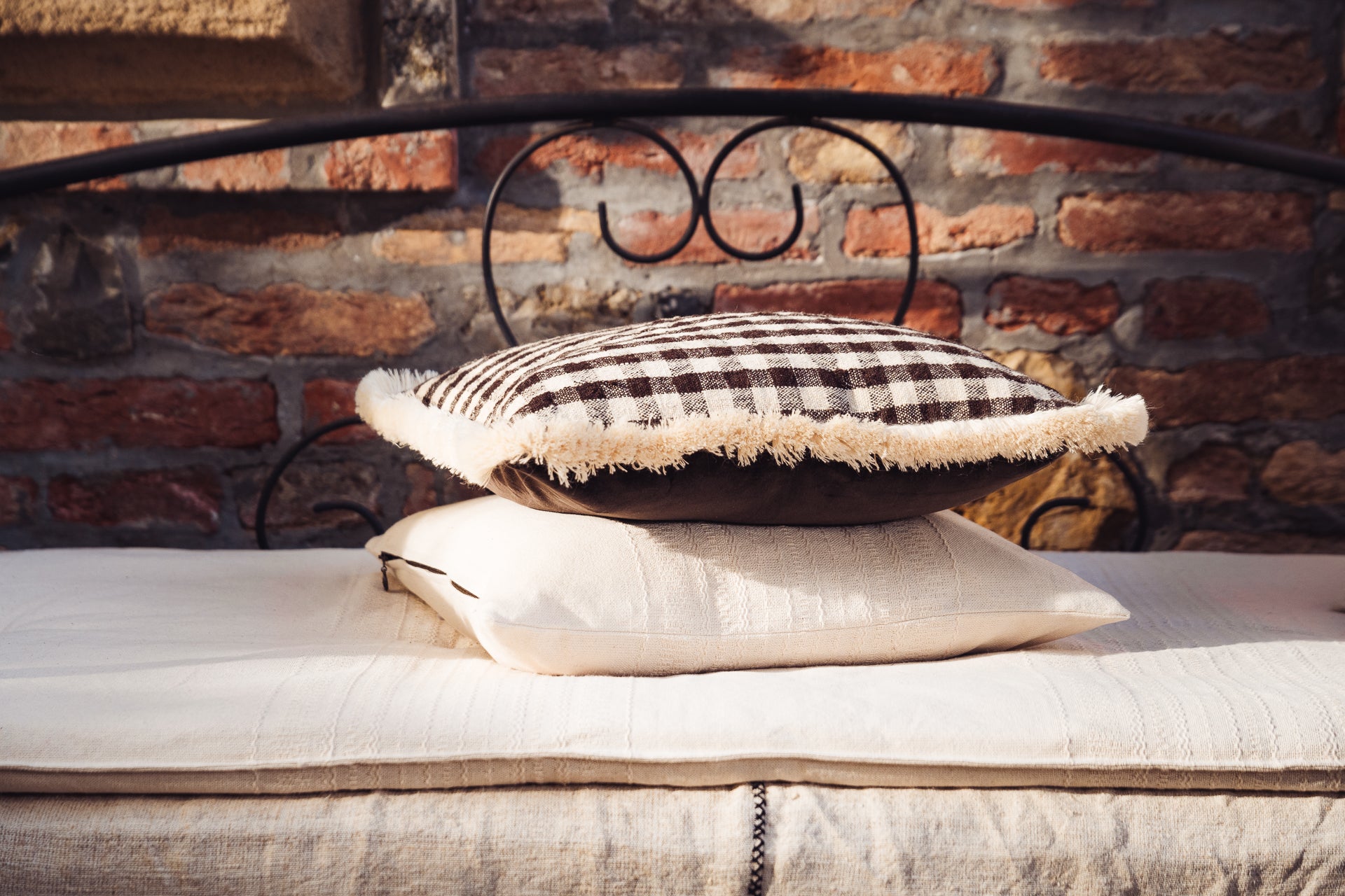 Pillow: Handwoven antique Bulgarian cotton - P481